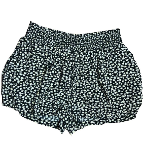 American Eagle Black Daisy High Shorts Medium - Picture 6 of 6